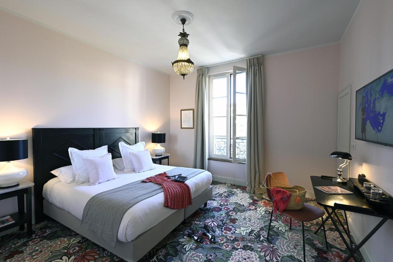 Grand Hôtel Henri - Les Collectionneurs LʼIsle-sur-la-Sorgue Exterior foto