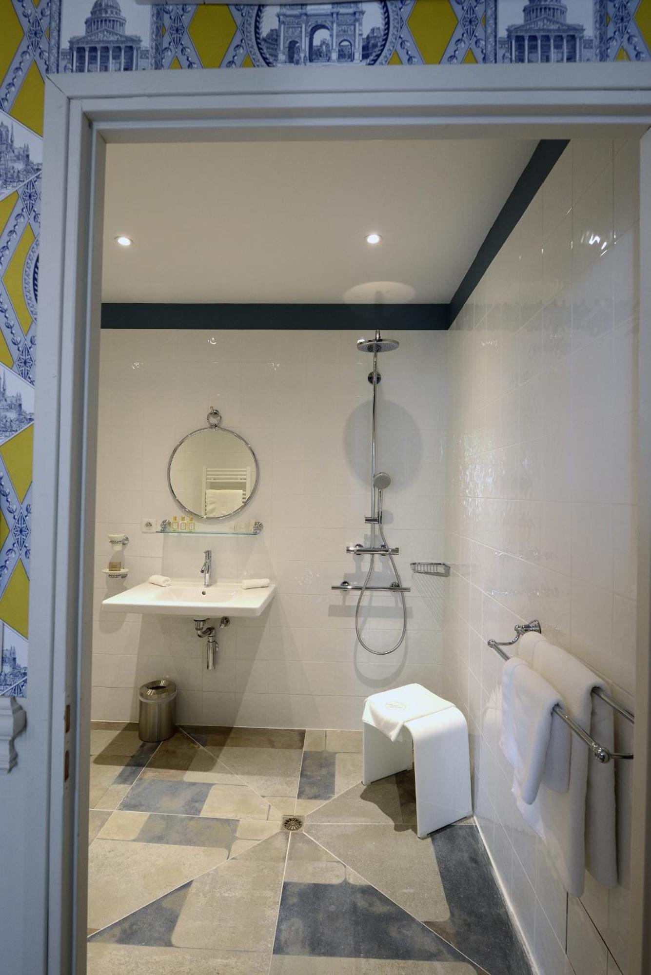 Grand Hôtel Henri - Les Collectionneurs LʼIsle-sur-la-Sorgue Quarto foto