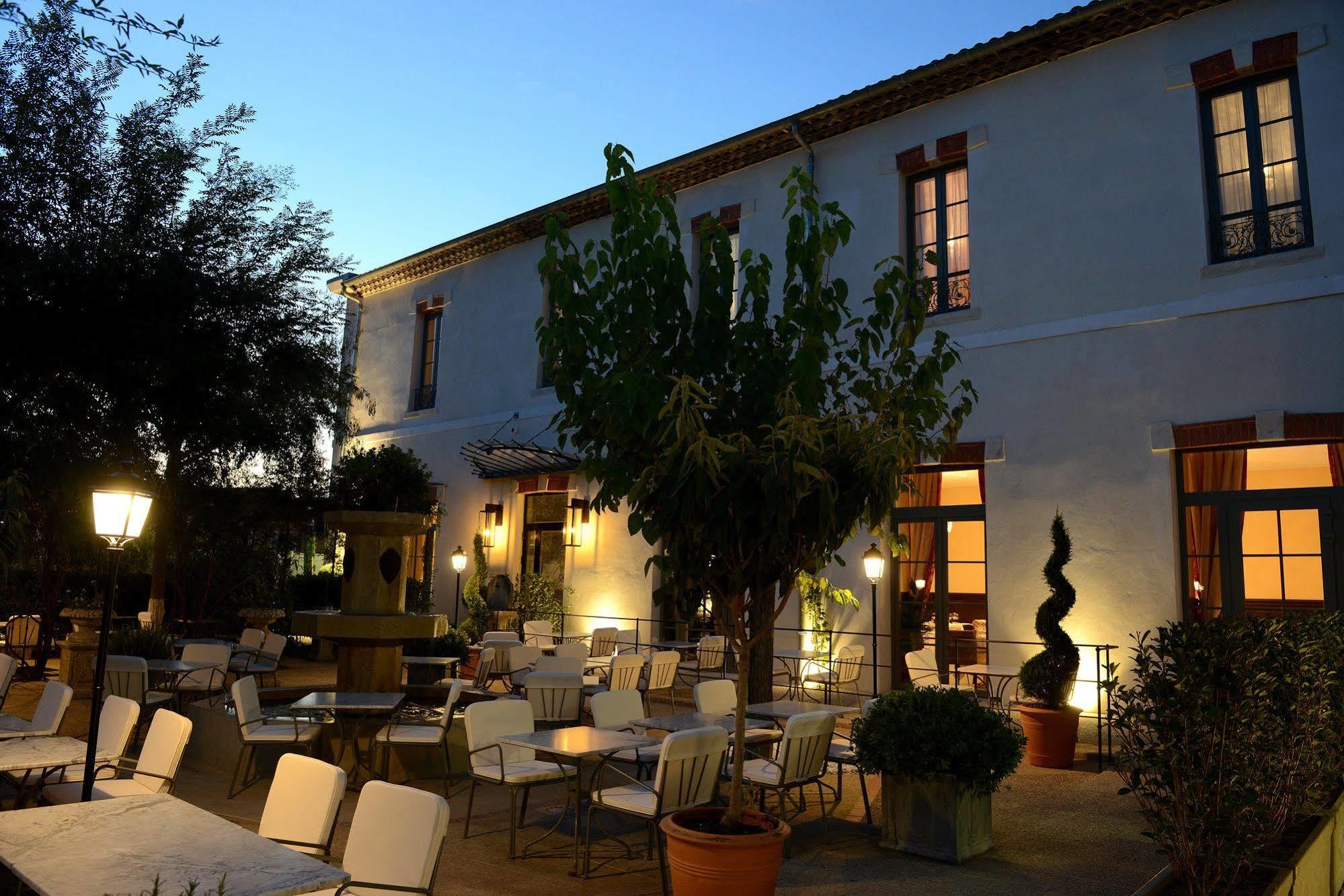 Grand Hôtel Henri - Les Collectionneurs LʼIsle-sur-la-Sorgue Exterior foto