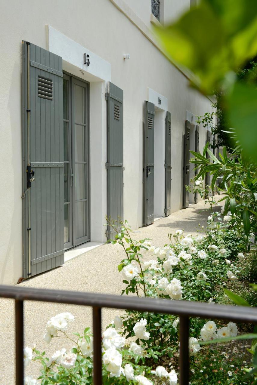 Grand Hôtel Henri - Les Collectionneurs LʼIsle-sur-la-Sorgue Exterior foto